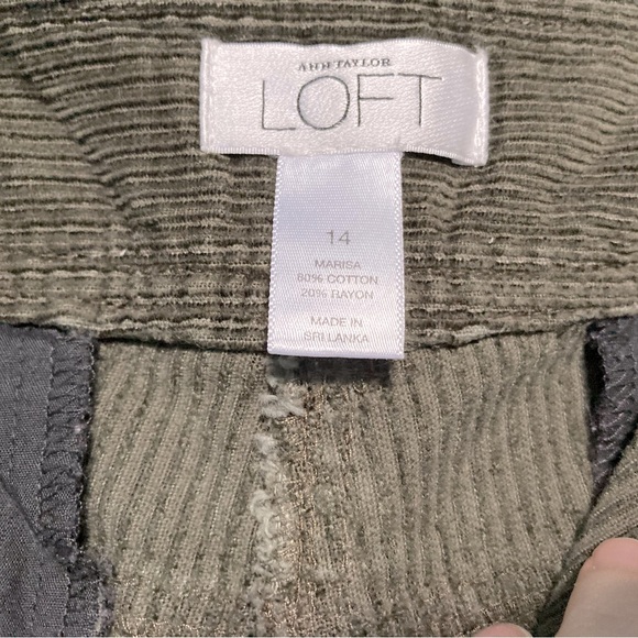 LOFT Cropped Green Corduroy Trousers, Pockets w/Tortoiseshell Buttons, sz 14. - Picture 7 of 10